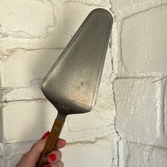 Sabre Bistrot Tart slicer in Vintage Teak - Picture 3 of 4